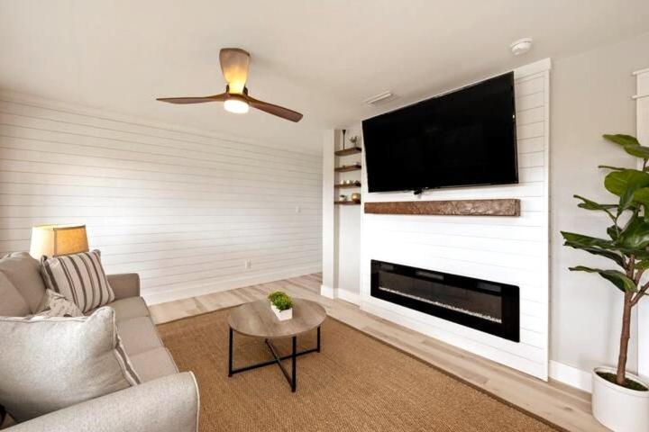 So Fire So Good 3 Comm Pools Lakeview Fireplace デスティン エクステリア 写真